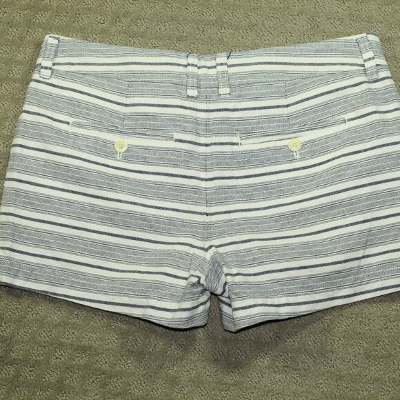 Khakis By Gap The 3” Inseam Short Blue White Chino Shorts, Size 4 - Picture 2 of 5
